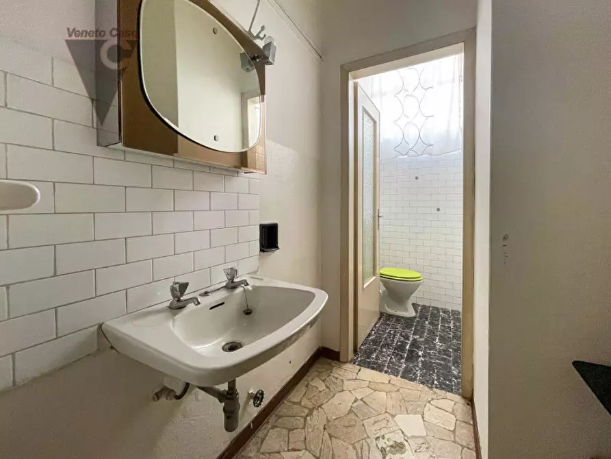 Immagine 7 di Negozio in vendita  a Padova