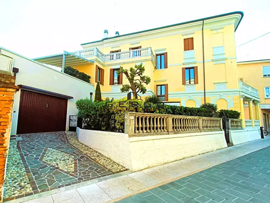 Immagine 1 di Casa bifamiliare in vendita  in piazza san rocco a Motta Di Livenza