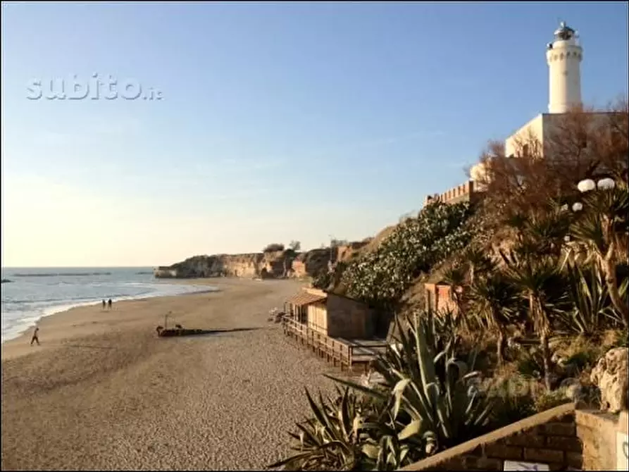 Immagine 1 di Terreno in vendita  in via fucini a Anzio