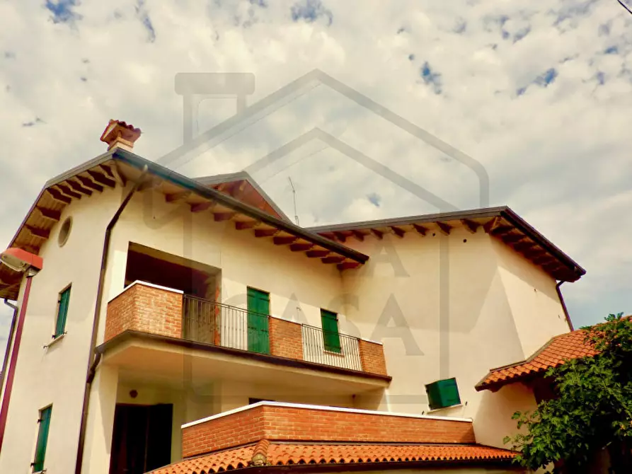 Immagine 1 di Casa quadrifamiliare in vendita  in Via Piave a Montegrotto Terme