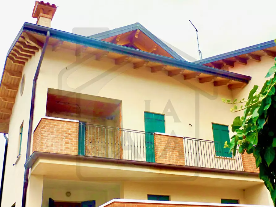 Immagine 2 di Casa quadrifamiliare in vendita  in Via Piave a Montegrotto Terme
