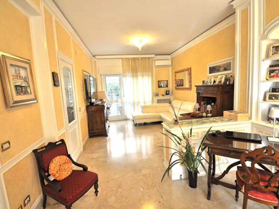 Immagine 1 di Villa in vendita  in via aldo della rocca 41 a Roma
