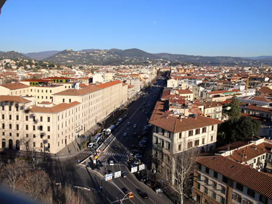Immagine 2 di Attività commerciale in vendita  in VIA AGNOLO POLIZIANO a Firenze