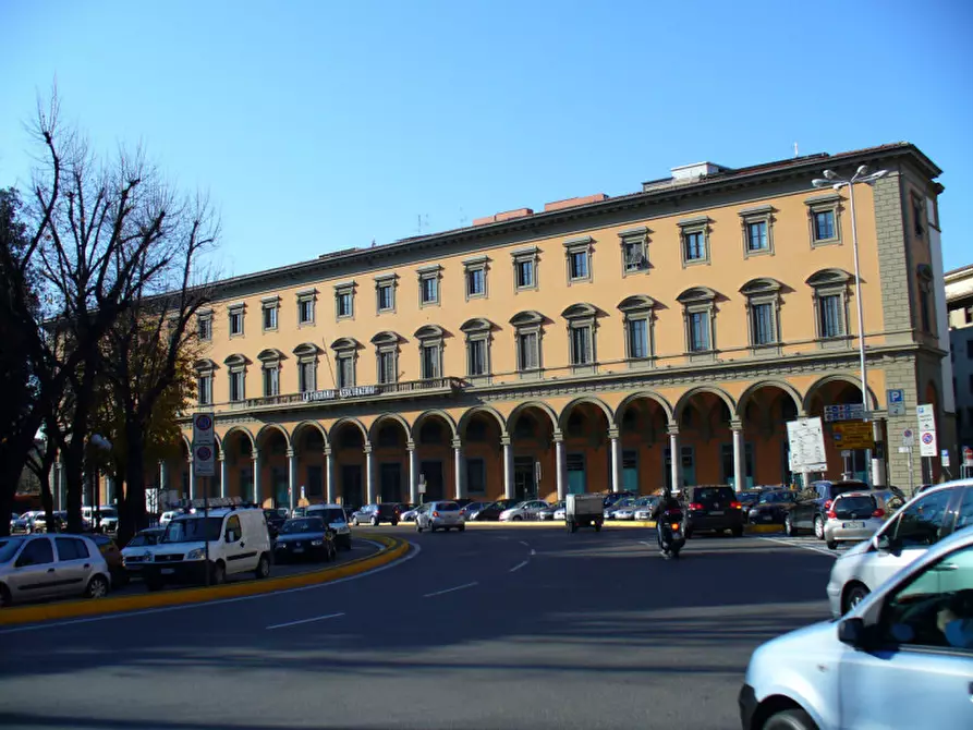 Immagine 1 di Attività commerciale in vendita  in VIA AGNOLO POLIZIANO a Firenze