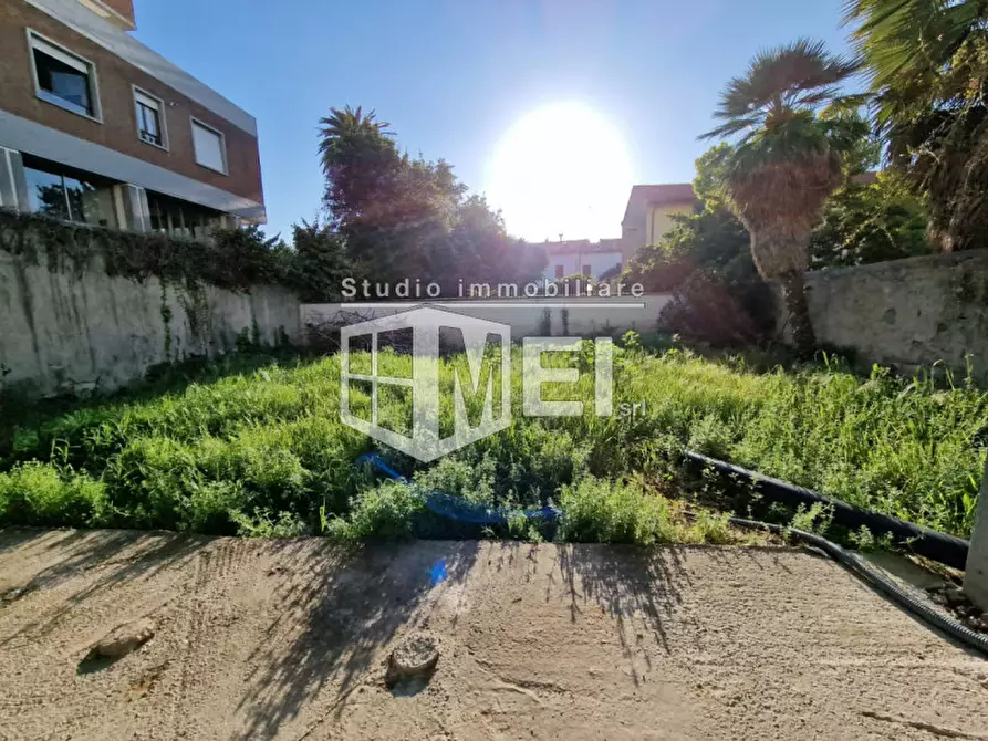 Immagine 2 di Negozio in vendita  in Via Marradi  84 a Livorno