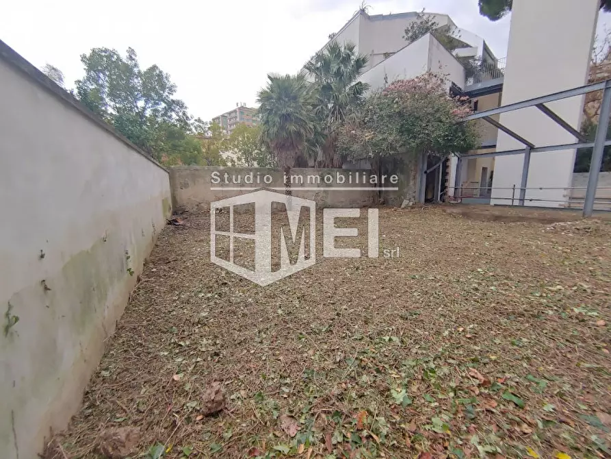 Immagine 4 di Negozio in vendita  in Via Marradi  84 a Livorno