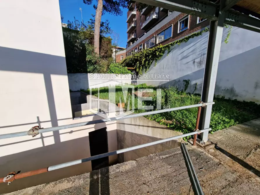 Immagine 5 di Negozio in vendita  in Via Marradi  84 a Livorno