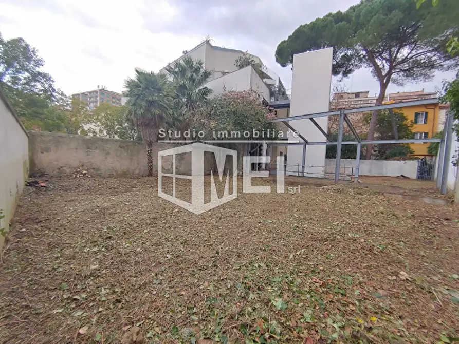 Immagine 8 di Negozio in vendita  in Via Marradi  84 a Livorno