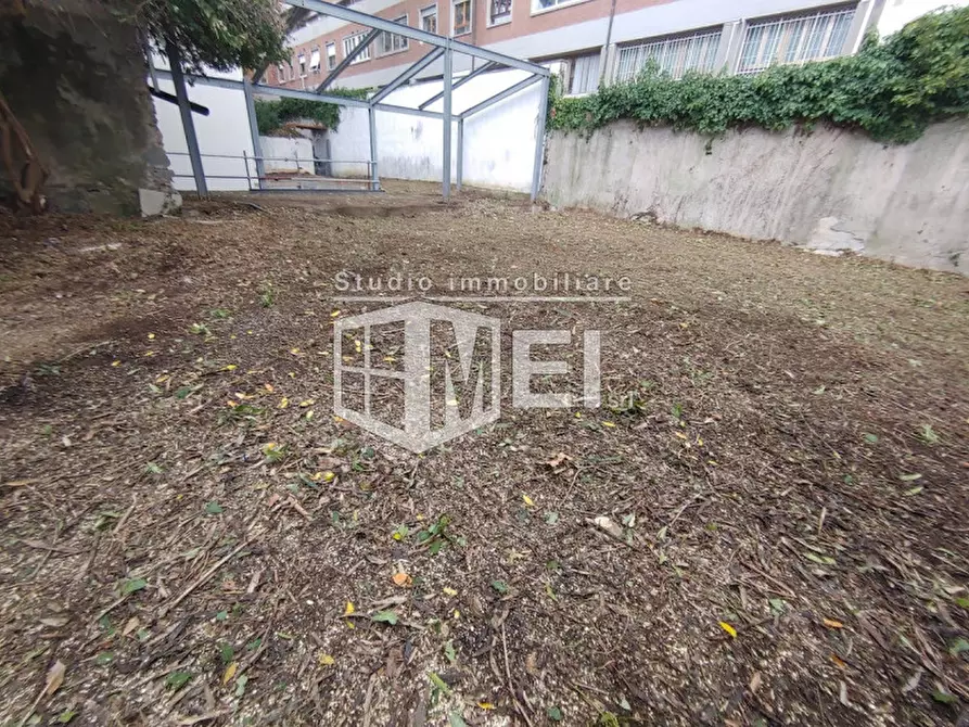 Immagine 9 di Negozio in vendita  in Via Marradi  84 a Livorno