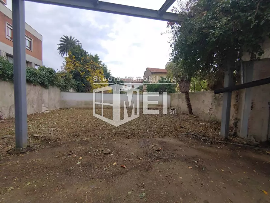 Immagine 11 di Negozio in vendita  in Via Marradi  84 a Livorno