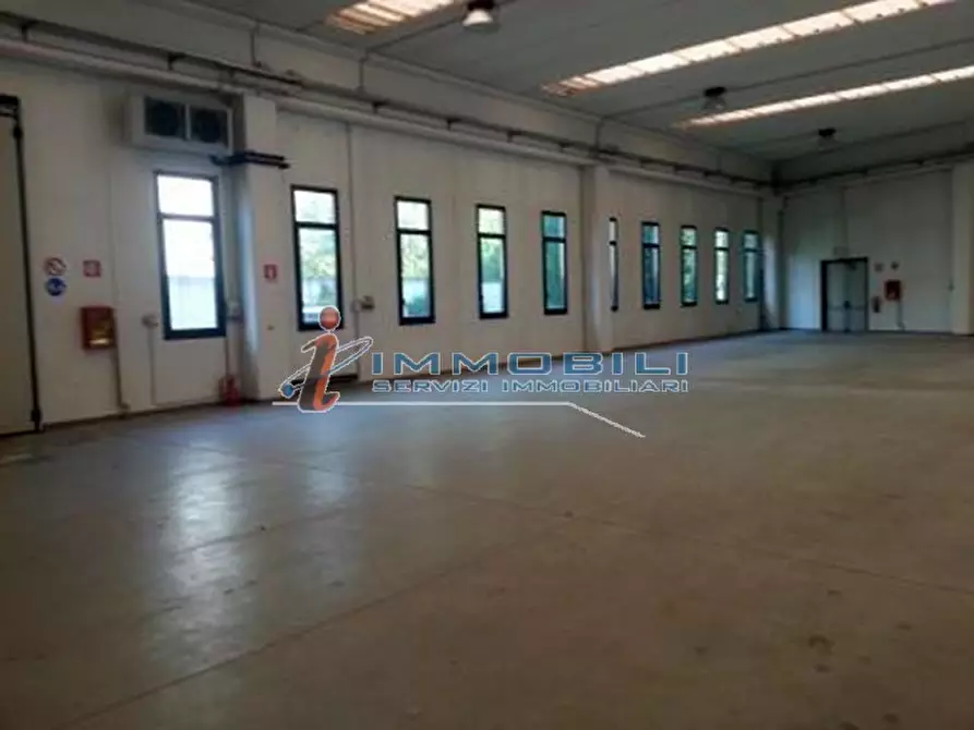 Immagine 10 di Laboratorio in affitto  in VIA DI VITTORIO G. a Peschiera Borromeo