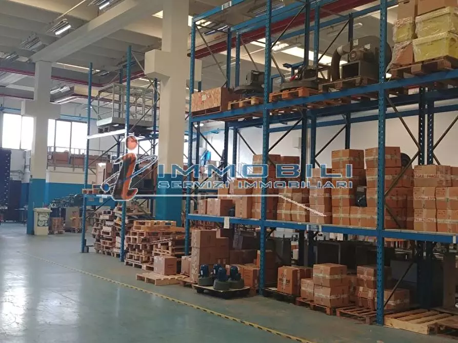 Immagine 4 di Magazzino in vendita  in VIA GIOVANNI GENTILE a Milano
