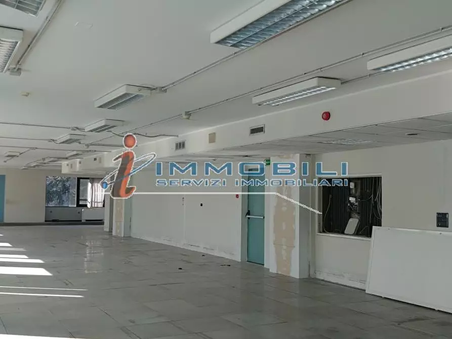 Immagine 3 di Palazzo in vendita  in VIA CIRCONVALLAZIONE a Segrate