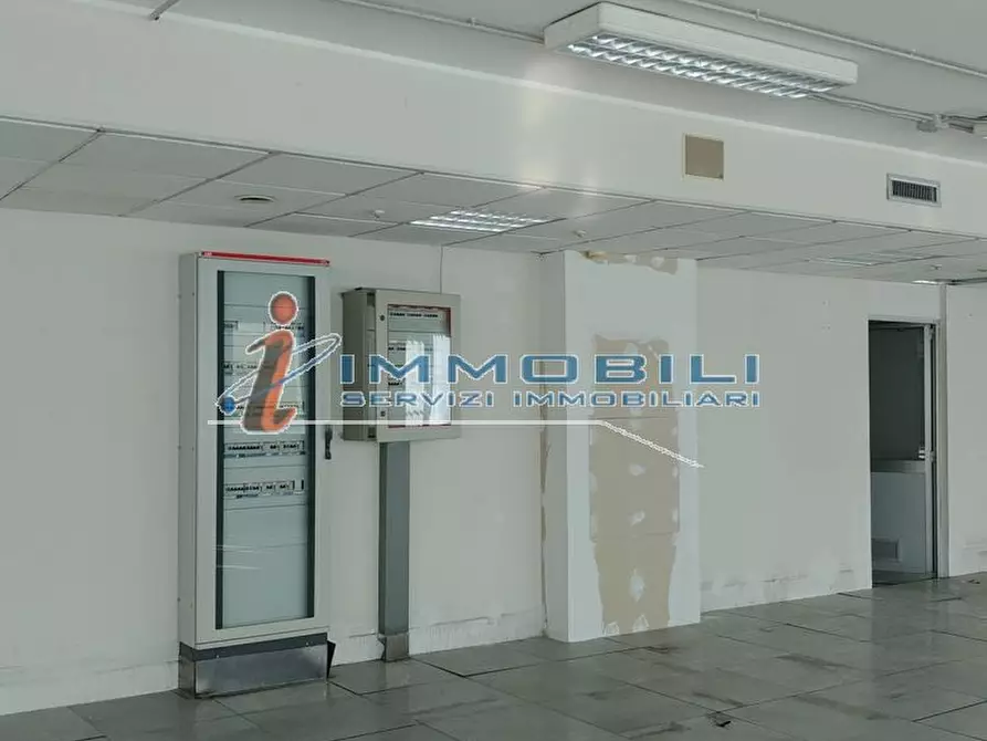 Immagine 4 di Palazzo in vendita  in VIA CIRCONVALLAZIONE a Segrate