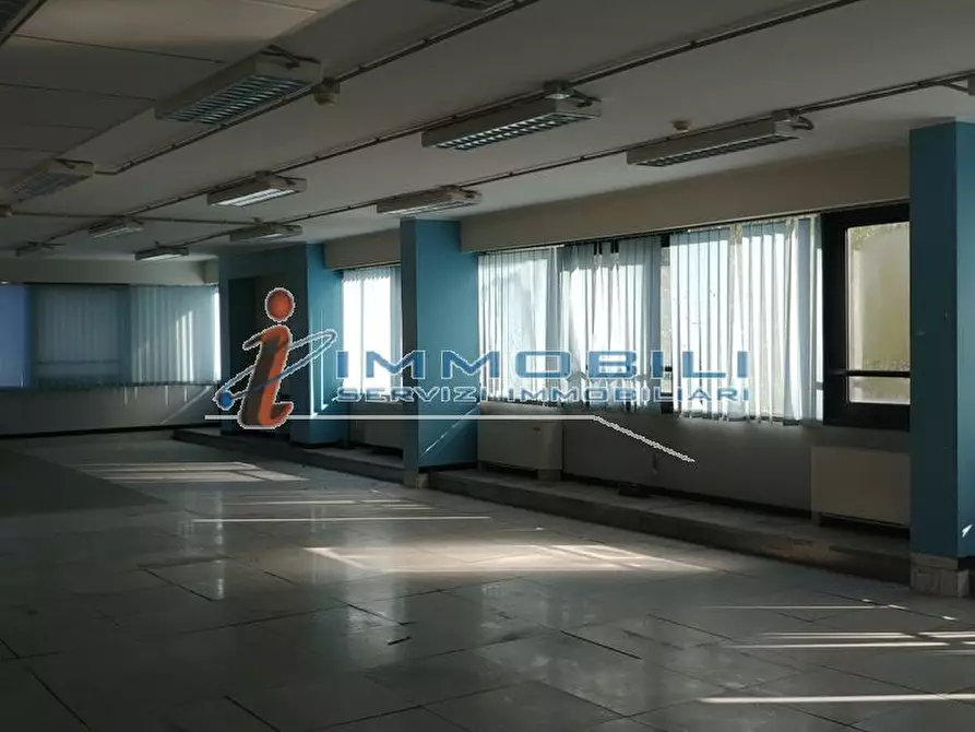 Immagine 8 di Palazzo in vendita  in VIA CIRCONVALLAZIONE a Segrate