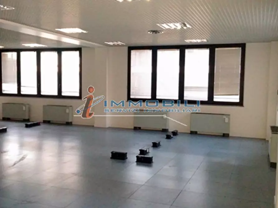 Immagine 19 di Ufficio in affitto  in VIA SILE a Milano