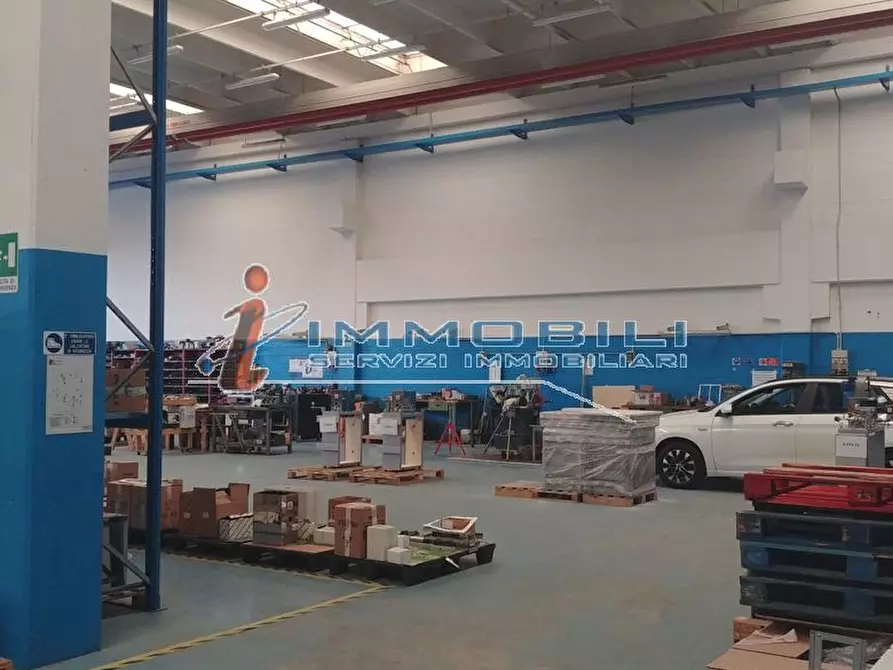 Immagine 2 di Attività commerciale in vendita  in VIA GIOVANNI GENTILE a Milano