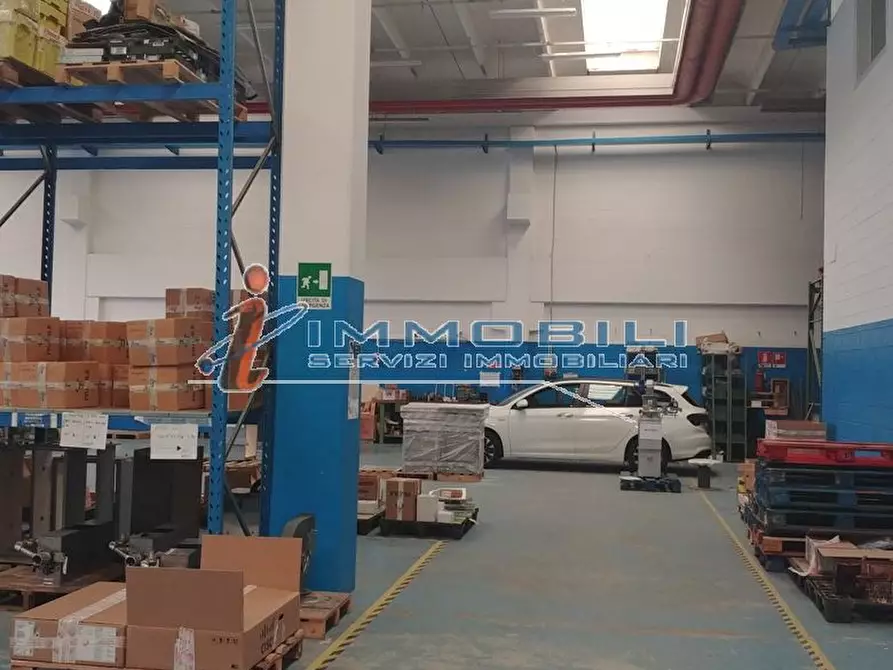 Immagine 5 di Attività commerciale in vendita  in VIA GIOVANNI GENTILE a Milano