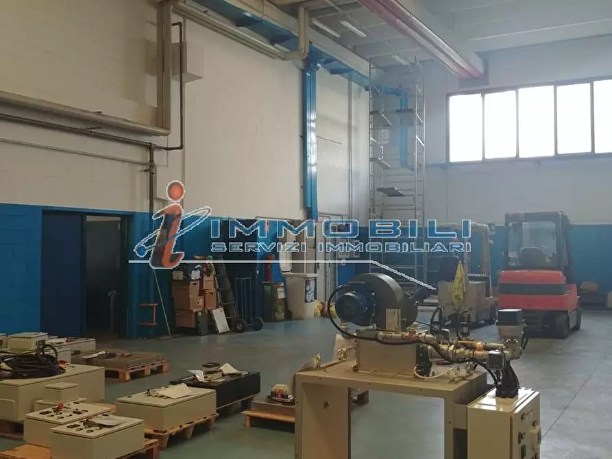 Immagine 8 di Attività commerciale in vendita  in VIA GIOVANNI GENTILE a Milano