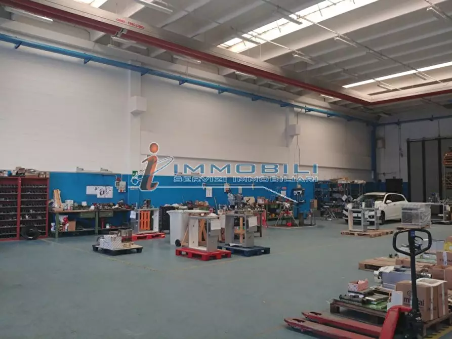 Immagine 10 di Attività commerciale in vendita  in VIA GIOVANNI GENTILE a Milano