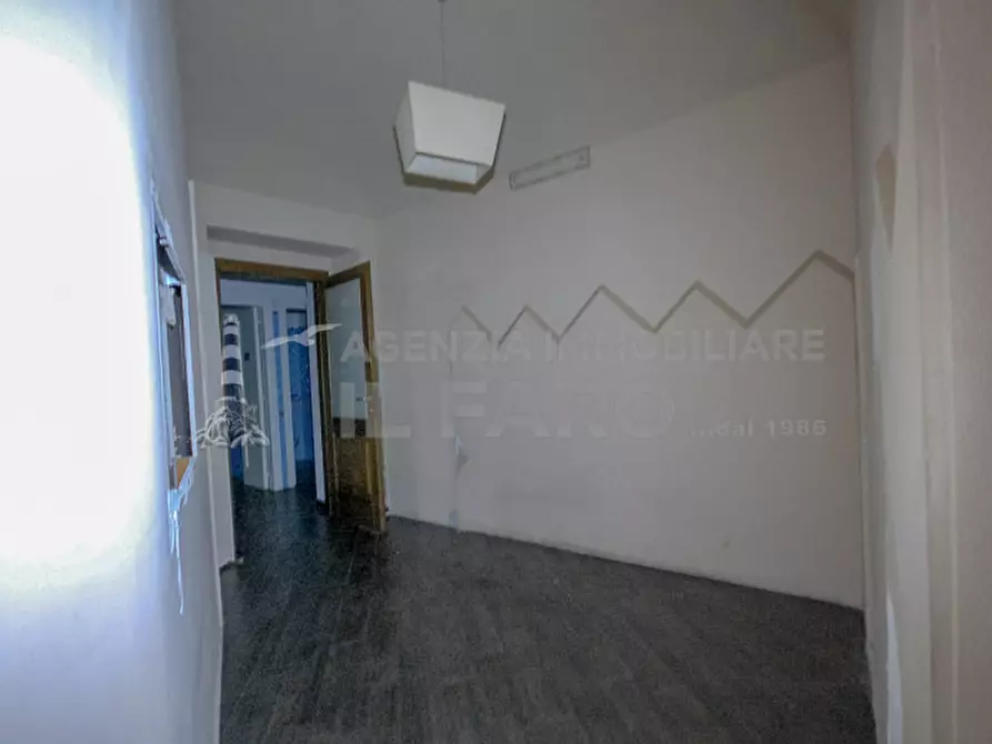 Immagine 8 di Negozio in vendita  in Via Ilva a La Maddalena