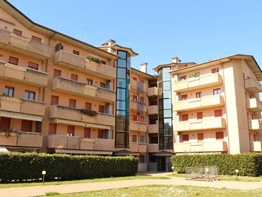 Immagine 2 di Appartamento in vendita  in Via Pertini a Curno