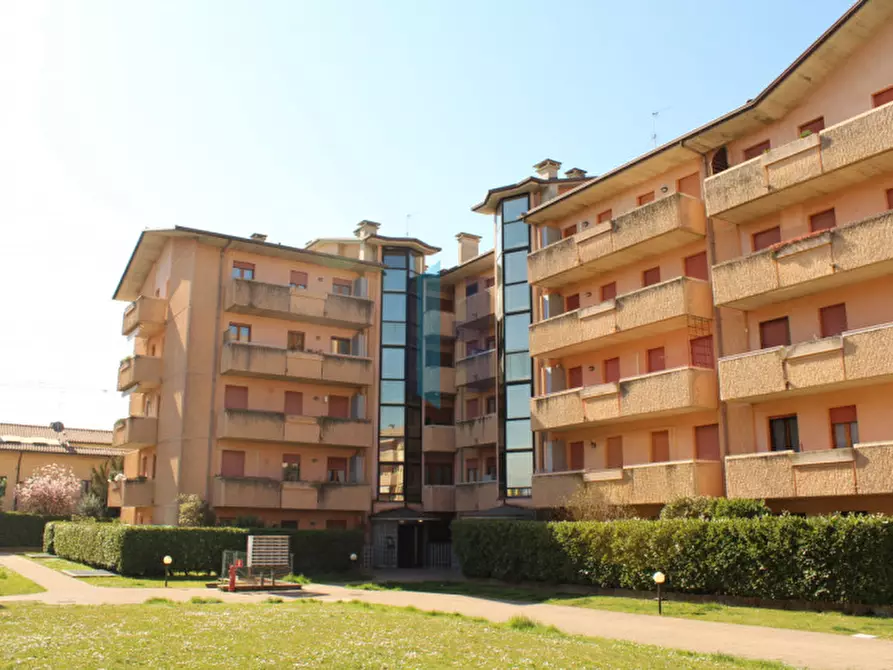 Immagine 5 di Appartamento in vendita  in Via Pertini a Curno