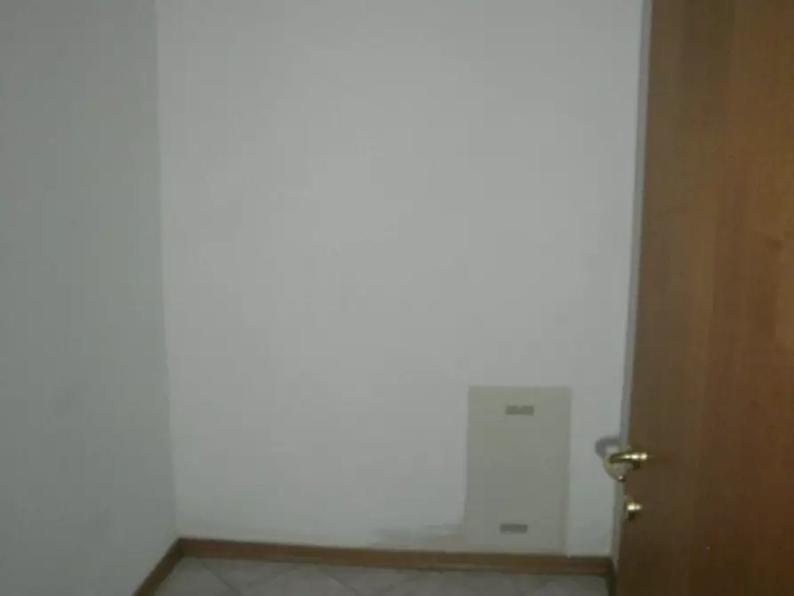 Immagine 7 di Palazzo in vendita  a Suzzara