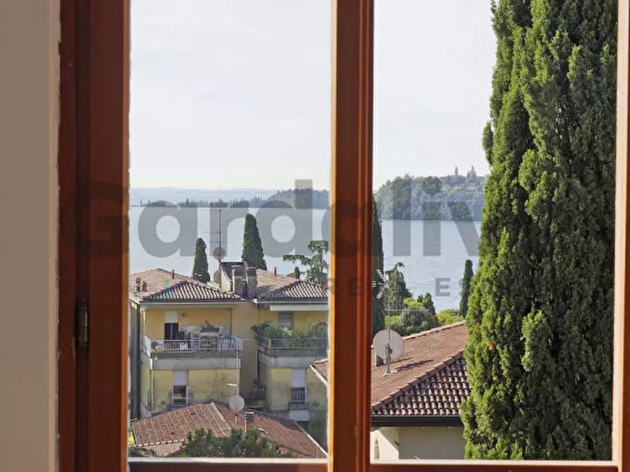 Immagine 3 di Appartamento in vendita  in Via Valle Fiorita 22 a Gardone Riviera