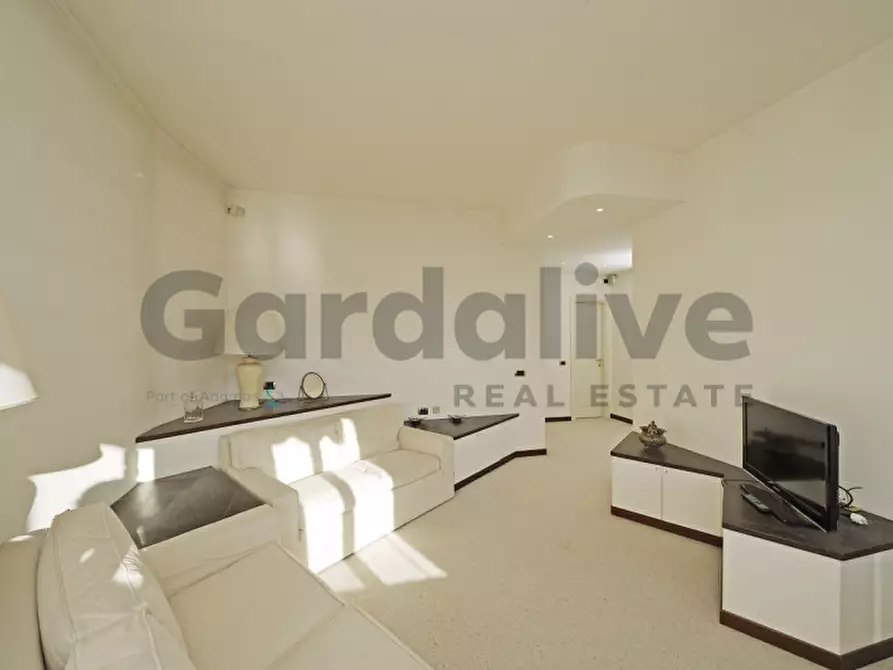 Immagine 5 di Appartamento in vendita  a Gardone Riviera