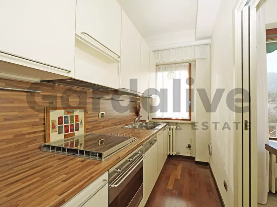 Immagine 6 di Appartamento in vendita  a Gardone Riviera