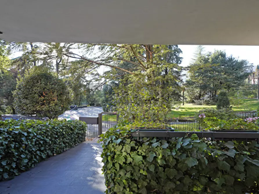 Immagine 9 di Appartamento in vendita  a Gardone Riviera