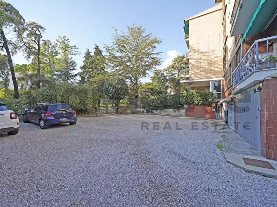 Immagine 10 di Appartamento in vendita  a Gardone Riviera