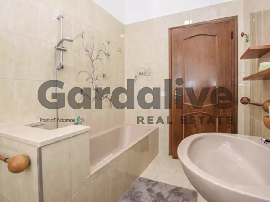 Immagine 6 di Appartamento in vendita  in Via Roma 41 a Gardone Riviera