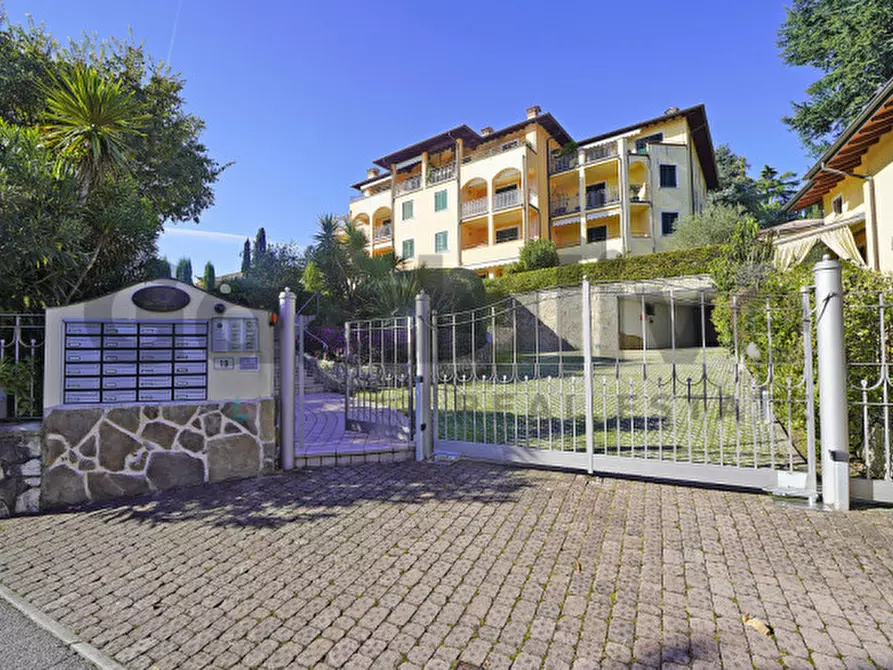 Immagine 2 di Appartamento in vendita  in Via Privata della Brusada 19 a Gardone Riviera