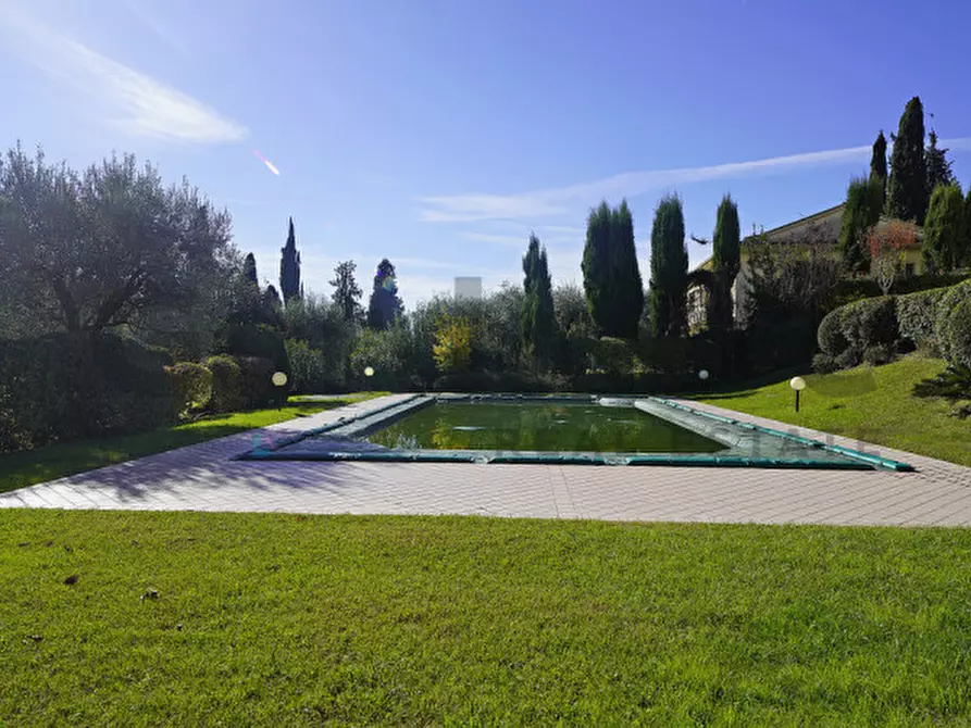 Immagine 5 di Appartamento in vendita  in Via Privata della Brusada 19 a Gardone Riviera