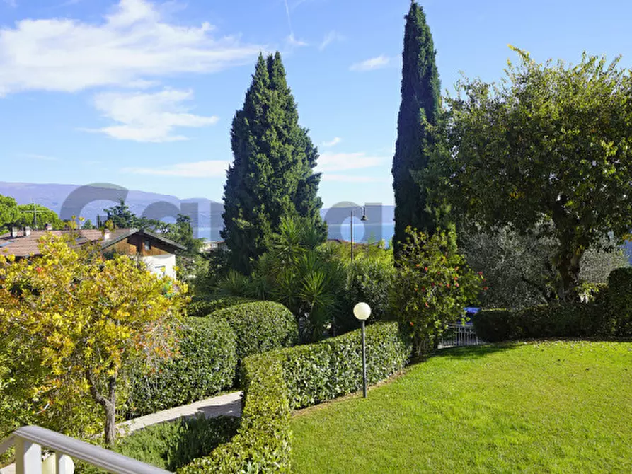 Immagine 11 di Appartamento in vendita  in Via Privata della Brusada 19 a Gardone Riviera
