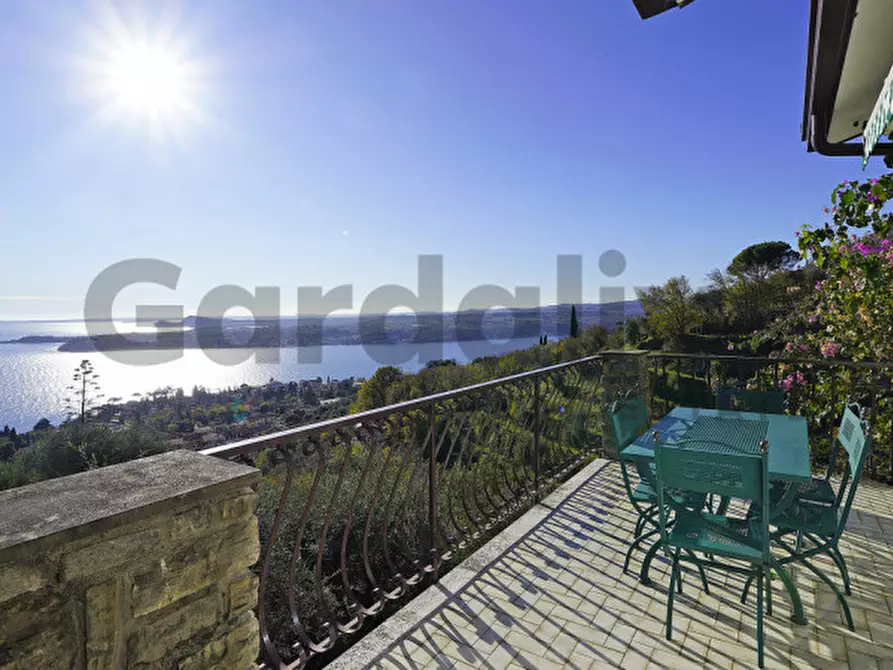 Immagine 1 di Villa in vendita  in Via Filippini a Gardone Riviera