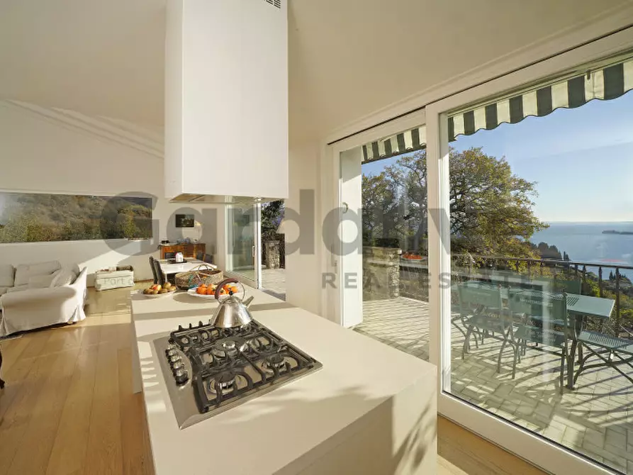 Immagine 8 di Villa in vendita  in Via Filippini a Gardone Riviera
