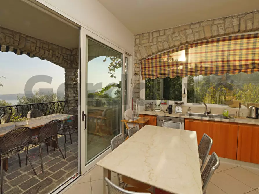 Immagine 15 di Villa in vendita  in Via Filippini a Gardone Riviera