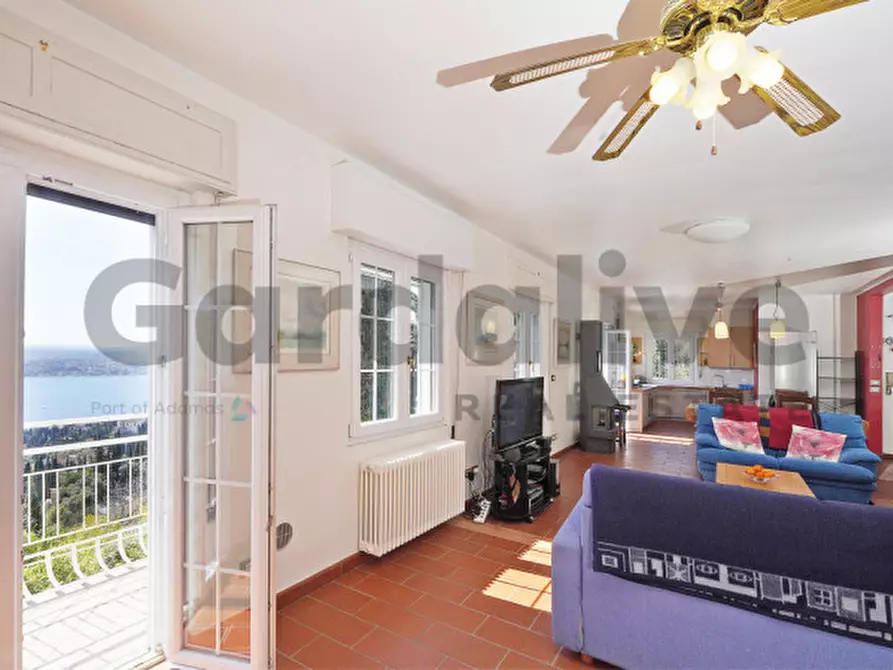 Immagine 3 di Villa in vendita  a Gardone Riviera