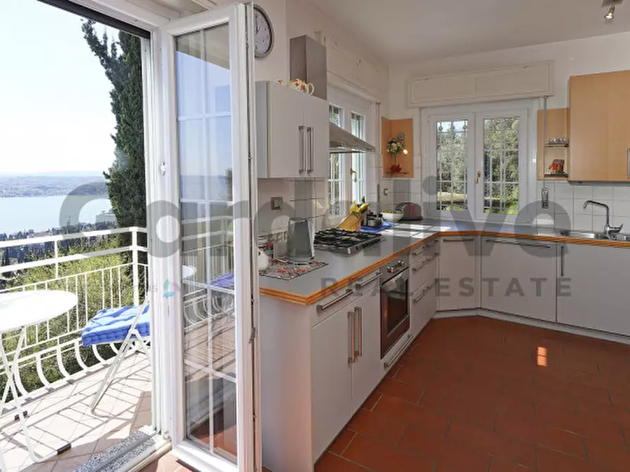 Immagine 7 di Villa in vendita  a Gardone Riviera
