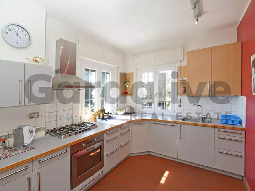 Immagine 8 di Villa in vendita  a Gardone Riviera