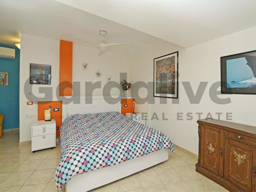 Immagine 9 di Villa in vendita  a Gardone Riviera