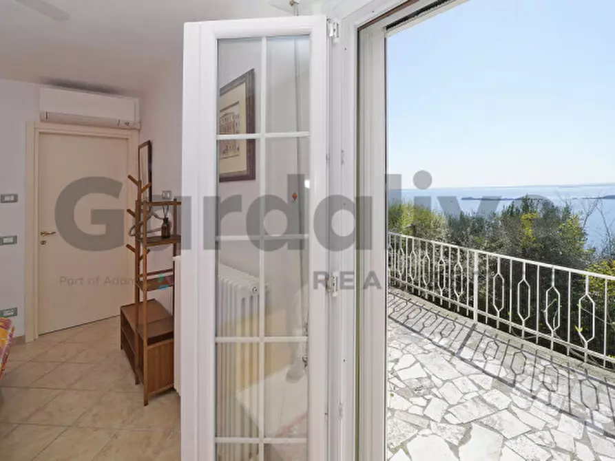 Immagine 11 di Villa in vendita  a Gardone Riviera