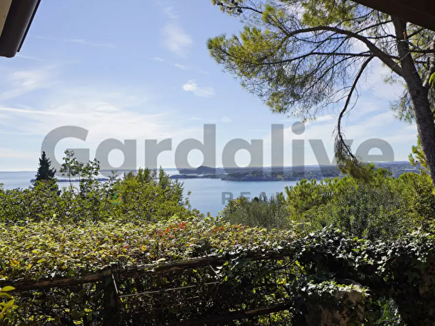 Immagine 1 di Villa in vendita  in Via Panoramica, 5 a Gardone Riviera