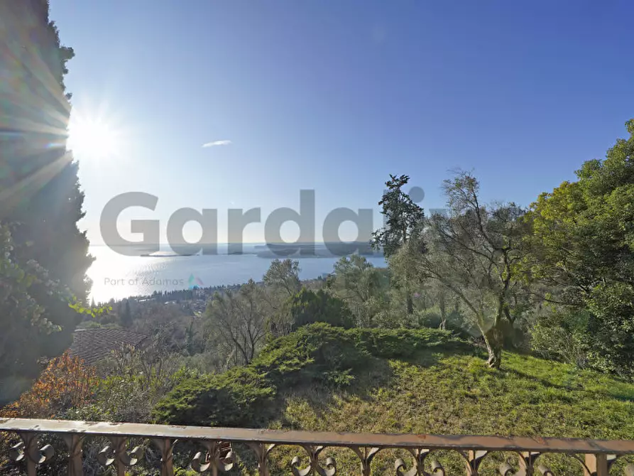 Immagine 1 di Appartamento in vendita  in Via Panoramica 33 a Gardone Riviera