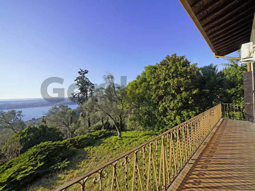 Immagine 2 di Appartamento in vendita  in Via Panoramica 33 a Gardone Riviera
