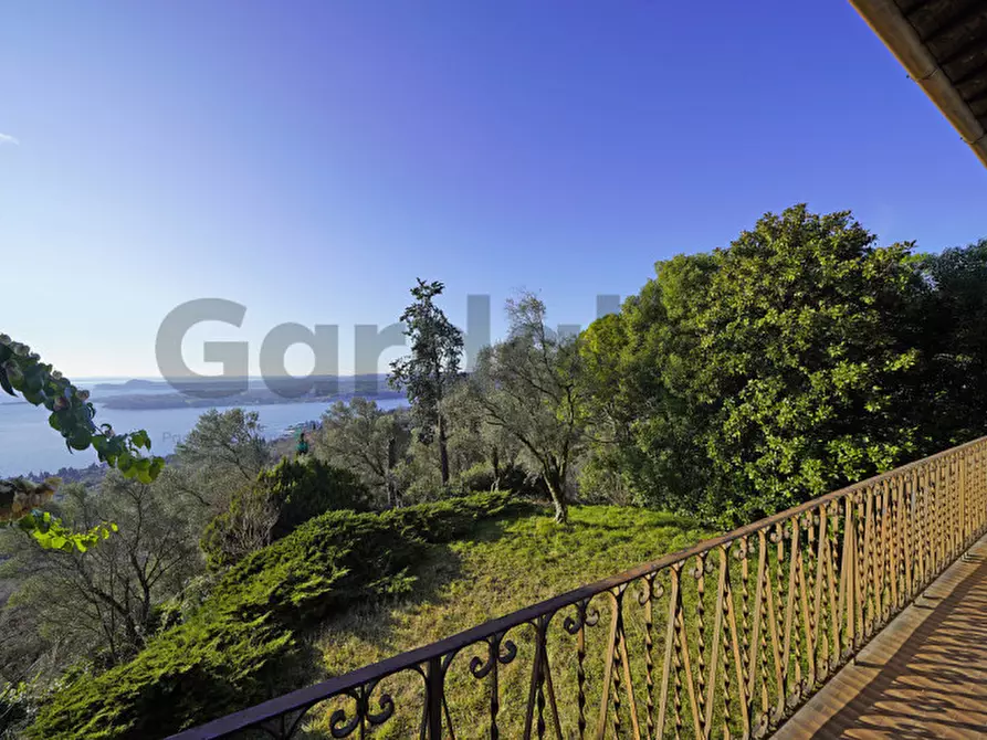 Immagine 3 di Appartamento in vendita  in Via Panoramica 33 a Gardone Riviera