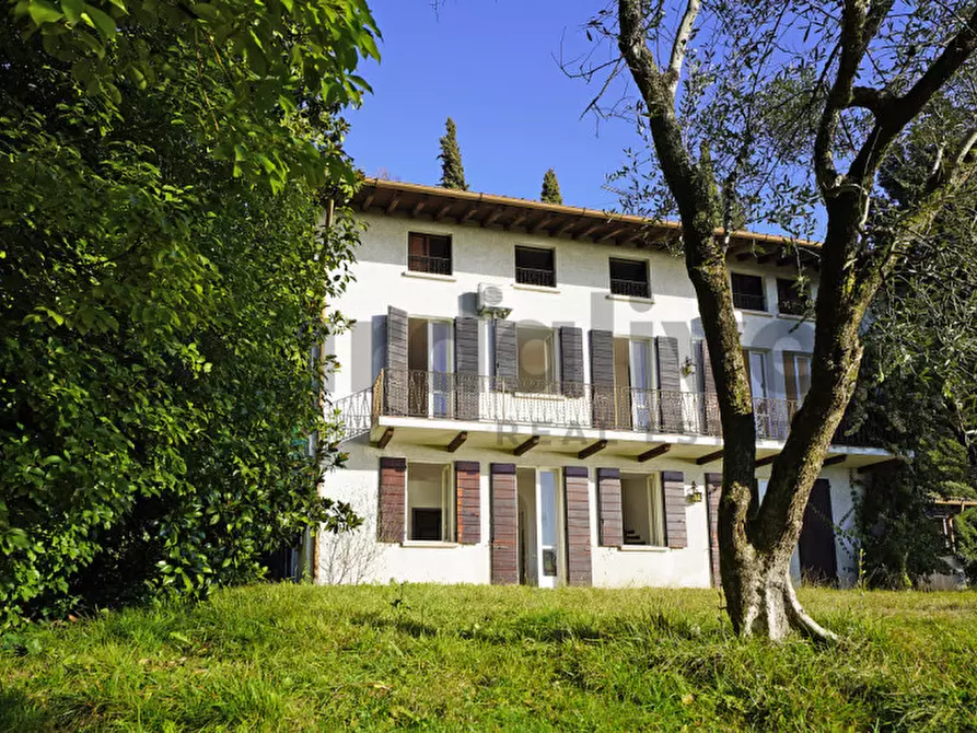 Immagine 24 di Appartamento in vendita  in Via Panoramica 33 a Gardone Riviera